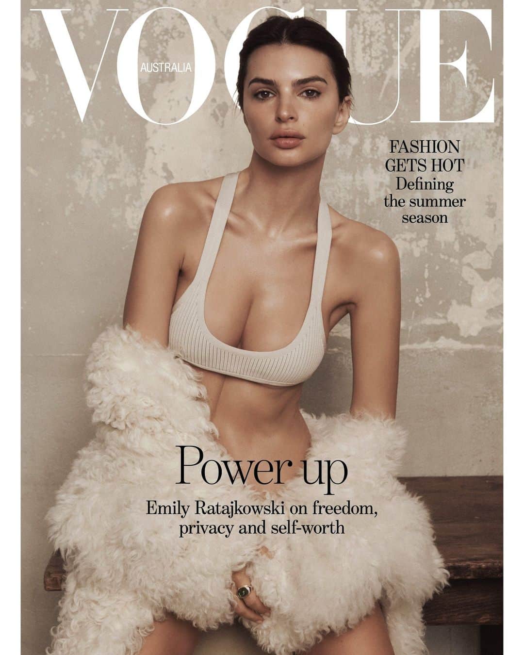 Vogue Australiaのインスタグラム：「#EmilyRatajkowski is our December cover star! For our December issue, the model, writer, podcast host and mother sat down with @MahaliaChang in Paris to discuss freedom, privacy, and self worth. Read the full story at the link in bio, or pick up your own issue of Vogue's December issue, on stands Monday, December 04.  @EmRata wears @hermes, Bottega Veneta and @bulgari. Styling by @ChristineCentenera, photography by @LachlanBailey, story by @MahaliaChang, hair by @LukeHersheson, makeup by @AnaTakahashiii, nails by @Forget.Laura, set design by @MedeirosRafael, ep & talent direction by @Rikki_Keene production by @RoscoProduction, @CharlotteMelissaRose.」