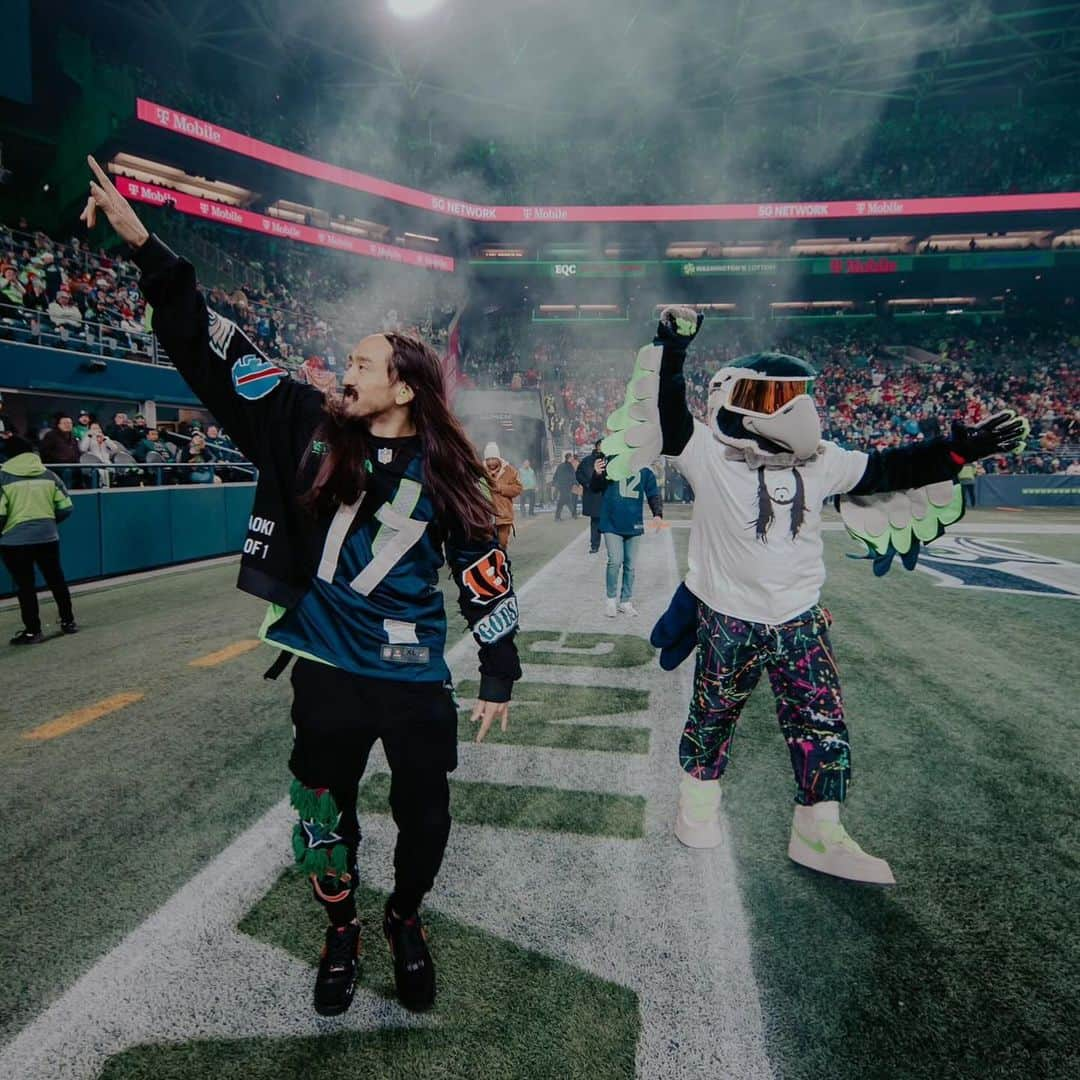 スティーヴ・アオキさんのインスタグラム写真 - (スティーヴ・アオキInstagram)「🦃 🏈 moments that 📺 missed (they missed everything) 🤣😂」11月26日 5時42分 - steveaoki