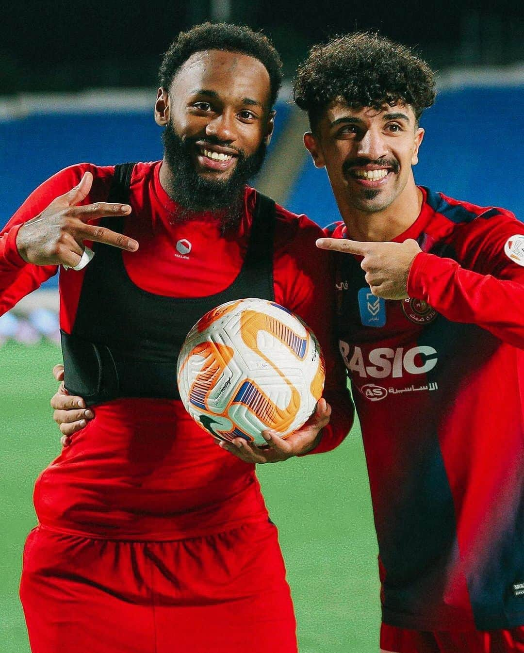 ジョルジュ＝ケヴィン・エンクドゥさんのインスタグラム写真 - (ジョルジュ＝ケヴィン・エンクドゥInstagram)「⚽️⚽️⚽️ @damac_club」11月26日 5時49分 - gknkoudou