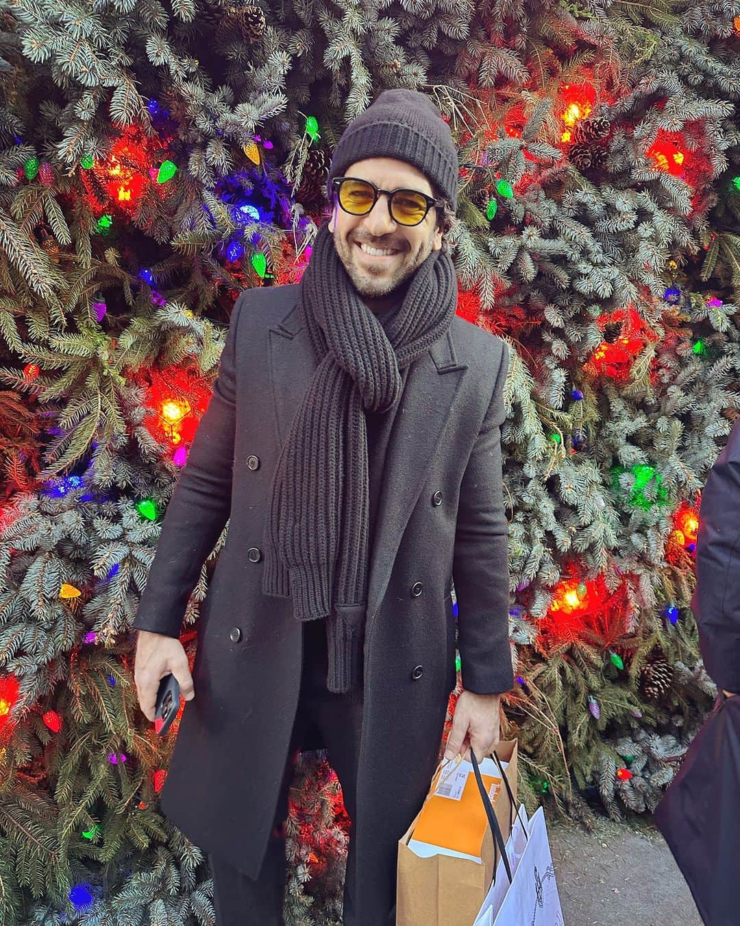 エリヤス・エンバレクのインスタグラム：「Help me Santa🎅🎄」