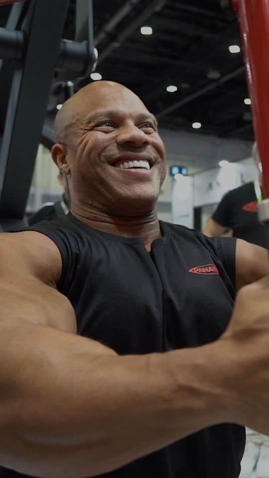 Phil Heathのインスタグラム：「The Gift 💥 @philheath 💥 7x Mr. Olympia at @dubaimuscleshow #2023.  #panatta #panattapassion #panattalovers #mrolympia #philheath #dubaimuscleshow #dubai🇦🇪」