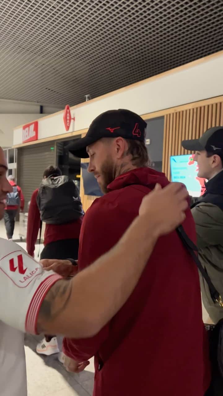 セビージャFCのインスタグラム：「📍🛬 ¡Ya hemos llegado a nuestro destino, sevillistas!  #RealSociedadSevillaFC 🔜」