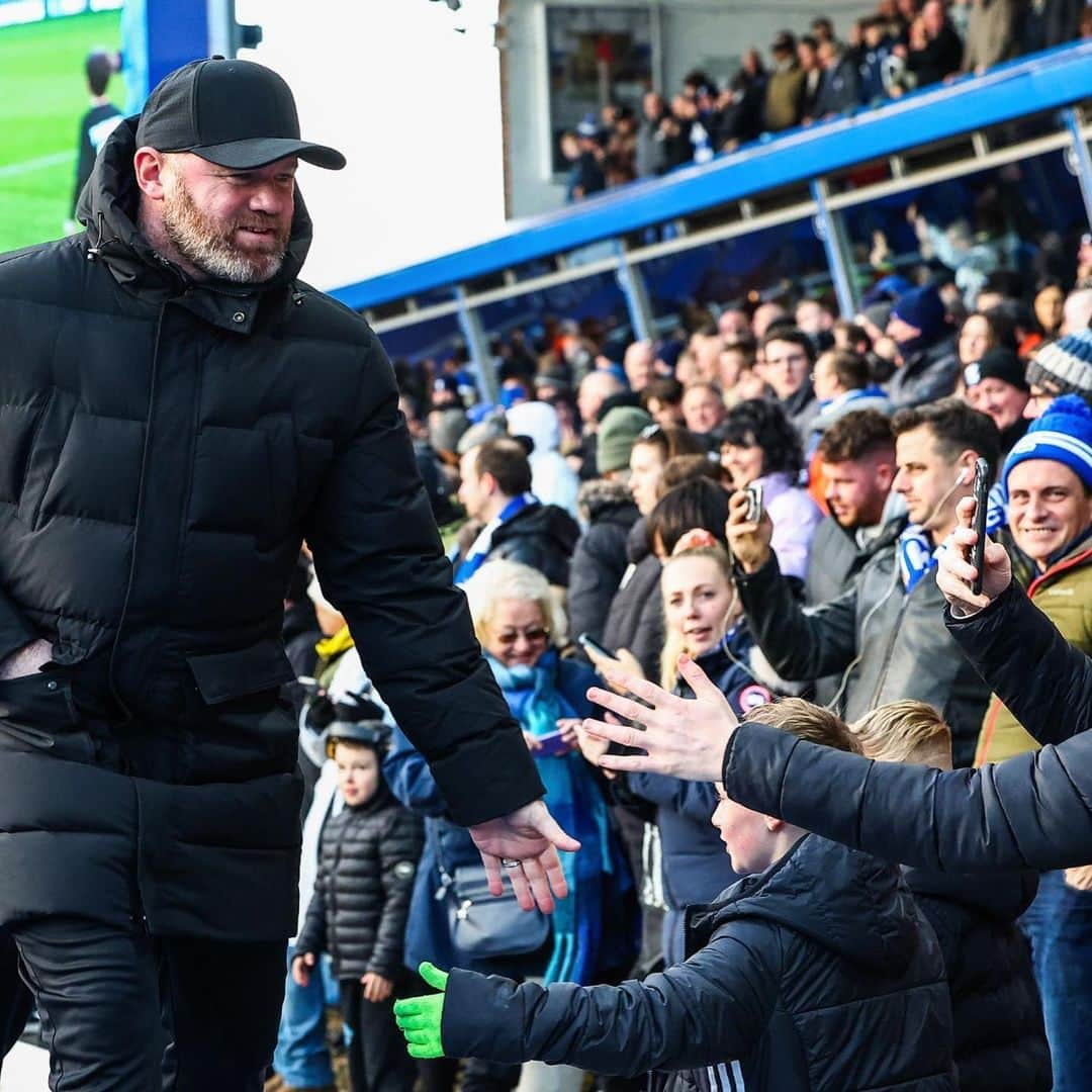 ウェイン・ルーニーさんのインスタグラム写真 - (ウェイン・ルーニーInstagram)「Important 3 points today. Thanks to the fans for the brilliant support as always. All focus on our next game. 🔵💪 @bcfc」11月26日 5時59分 - waynerooney