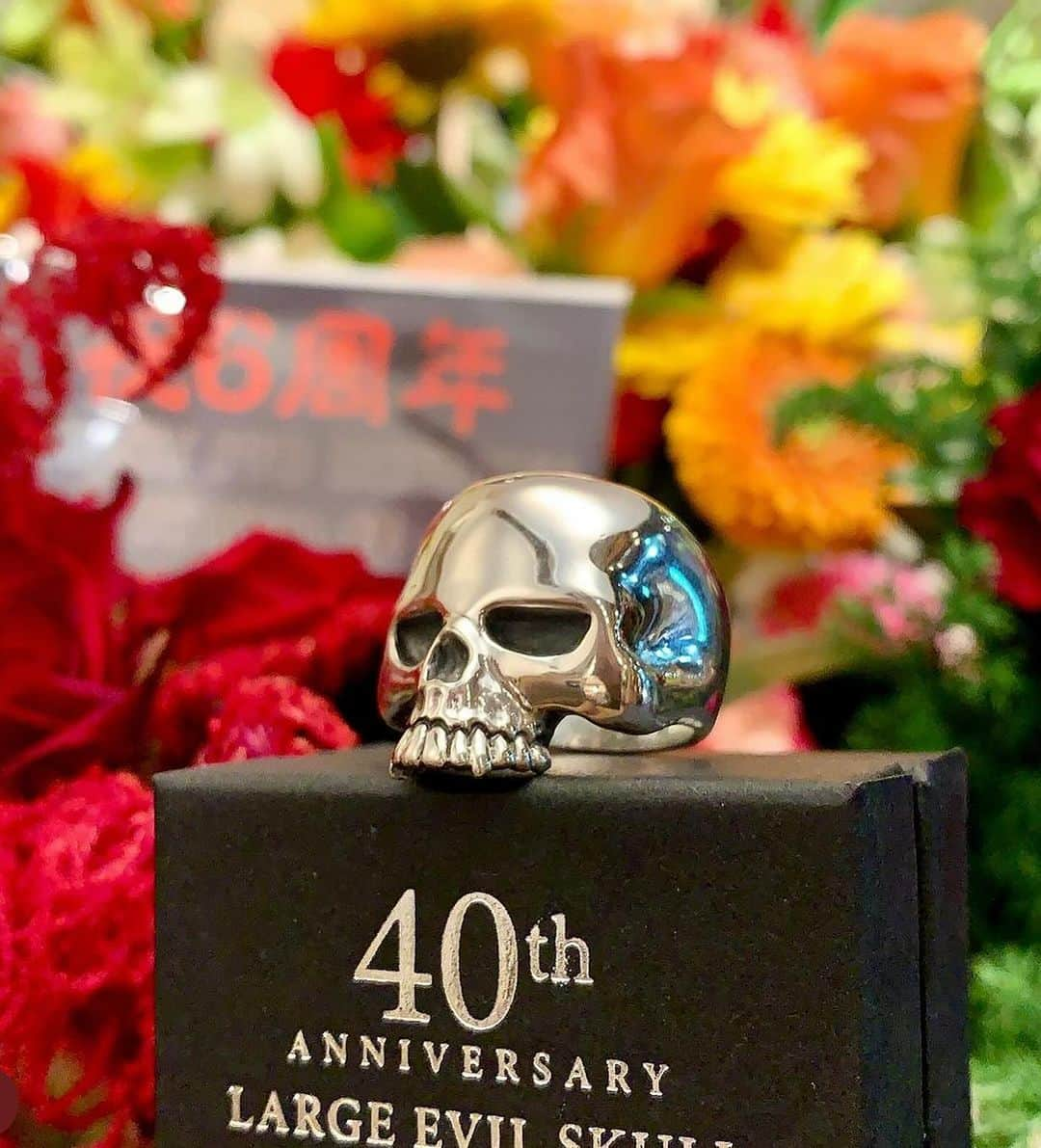 クレイジーピッグさんのインスタグラム写真 - (クレイジーピッグInstagram)「Today marks the 6th anniversary of our Tokyo Store opening! A massive congratulations to the team in Japan for a successful 6 years and cheers to many more! Celebrate with them and go follow @crazypigdesignsjapan  and @cpdtokyo_staff for more daily content 🎉💀🎉 . . . #anniversary #shop #store #london #tokyo #metal #silver #sterling #jewellery #biker #rocknroll #heavy #skull #rings」11月26日 6時00分 - crazypigdesignslondon