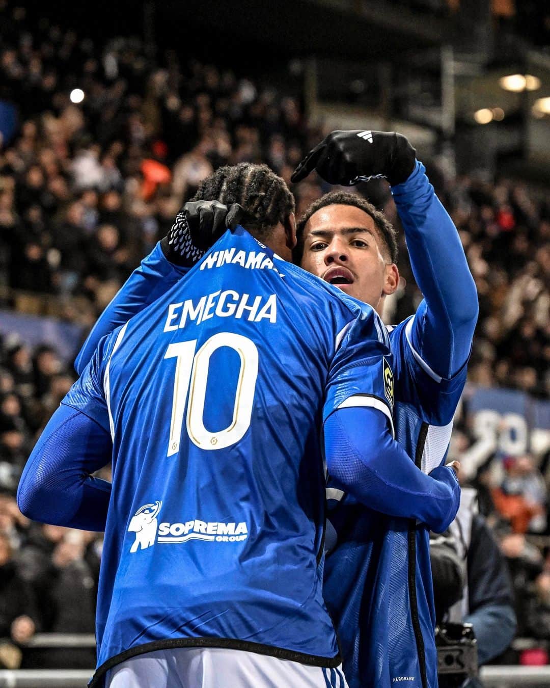 リーグ・アンのインスタグラム：「🇧🇷 👇 🇳🇱  #Ligue1Ubereats #RCSA」
