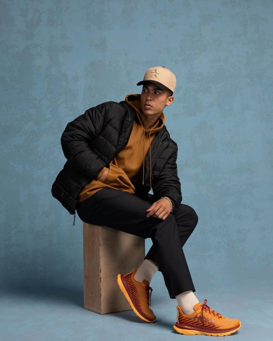 Foot Lockerのインスタグラム：「Amber Haze 🔥   Plus up your rotation with warm colors on your favorite HOKA silhouettes.  Shop holiday picks in-store & online now.」