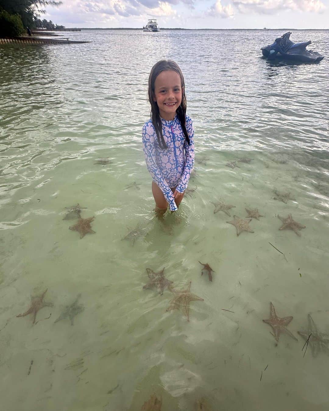 ルーク・ドナルドさんのインスタグラム写真 - (ルーク・ドナルドInstagram)「First time to the Cayman Islands and it didn’t disappoint! Sting rays, star fish, sunsets and plenty of food and drink 😋  A belated Happy Thanksgiving to all my US friends #familytime #friends」11月26日 6時31分 - lukedonald