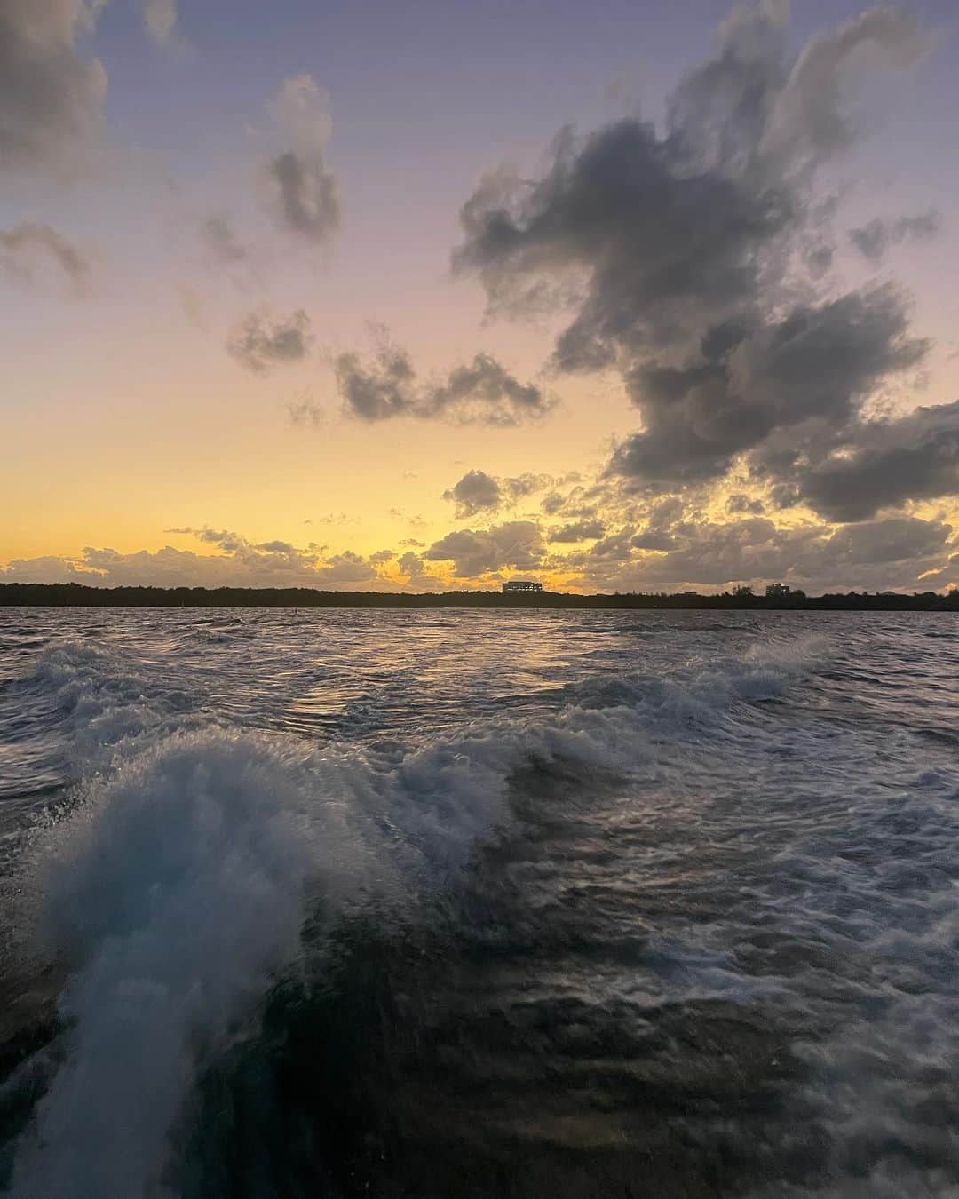 ルーク・ドナルドさんのインスタグラム写真 - (ルーク・ドナルドInstagram)「First time to the Cayman Islands and it didn’t disappoint! Sting rays, star fish, sunsets and plenty of food and drink 😋  A belated Happy Thanksgiving to all my US friends #familytime #friends」11月26日 6時31分 - lukedonald