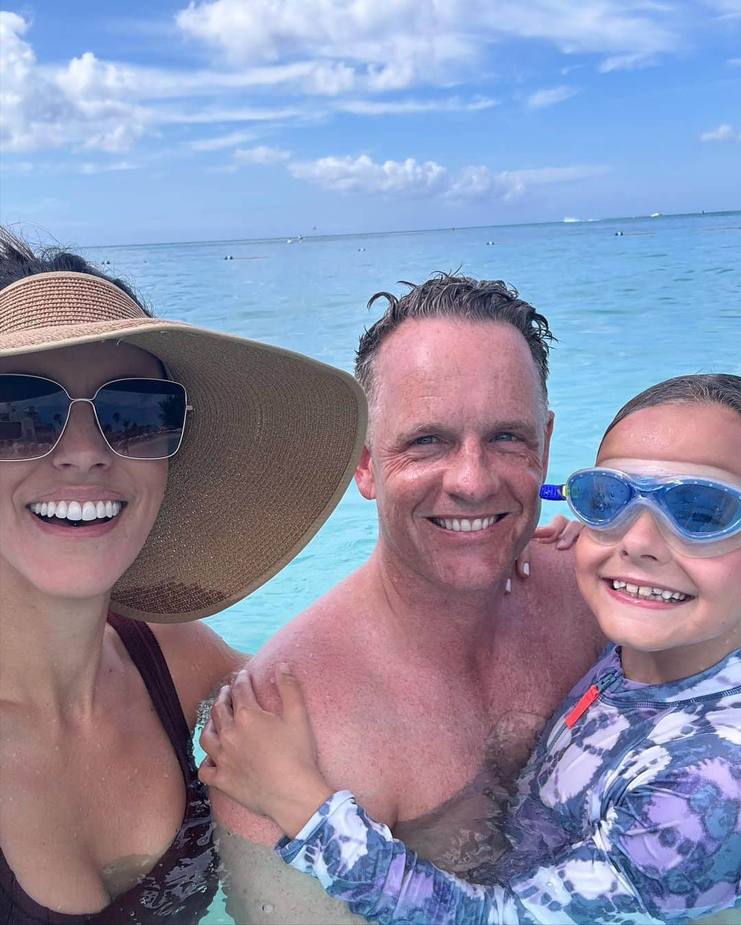 ルーク・ドナルドさんのインスタグラム写真 - (ルーク・ドナルドInstagram)「First time to the Cayman Islands and it didn’t disappoint! Sting rays, star fish, sunsets and plenty of food and drink 😋  A belated Happy Thanksgiving to all my US friends #familytime #friends」11月26日 6時31分 - lukedonald