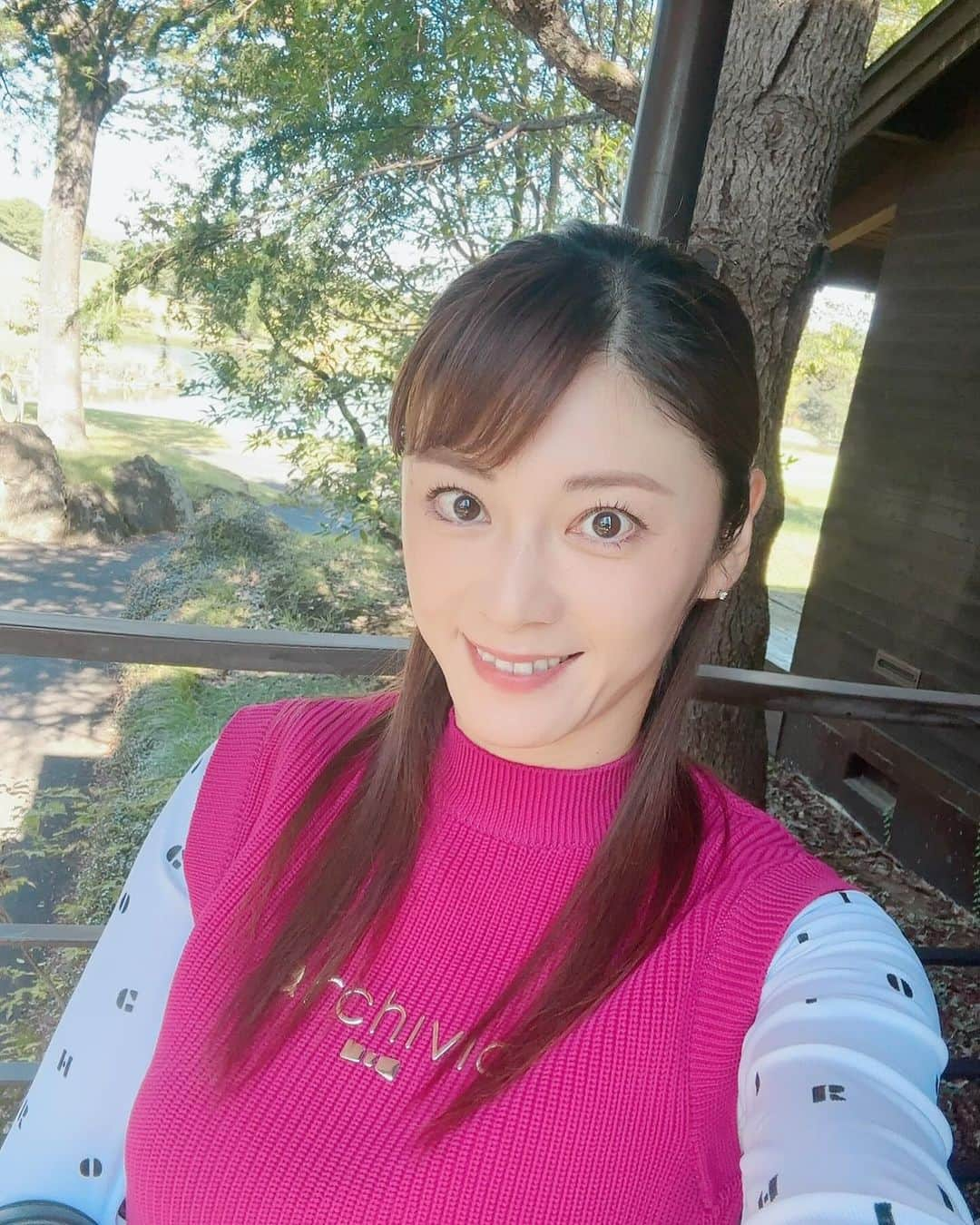 原史奈のインスタグラム：「おはようございます😊 本日も17:30からBS11で 『諸見里しのぶ実践ゴルフテク』オンエアです⛳️ 今回も勉強になりますよ〜 ぜひご覧ください😉 #オンエア #諸見里しのぶ プロ#諸見里しのぶ実践ゴルフテク #bs11 #倶楽部我山  #原史奈  #ゴルフ #ゴルフレッスン #ゴルフ練習 #ゴルフ女子 #ゴルフ大好き #golf #ゴルフウエア #ゴルフコーデ #ゴルフグッズ #ゴルフ動画 #ping #g410 #callaway #paradym #paradymmaxfast #even #archivio #アルチビオ #resurrection #eyevol #cuartounited #instagolf」