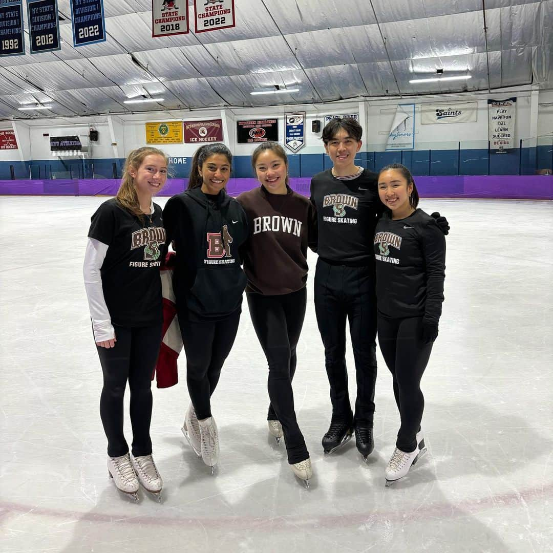 ヴィンセント・ゾウさんのインスタグラム写真 - (ヴィンセント・ゾウInstagram)「First collegiate event was so much fun! 3-2-1 GO BRUNOOO @brownufigureskating @brownu_bears @brownu」11月26日 12時08分 - govincentzhou