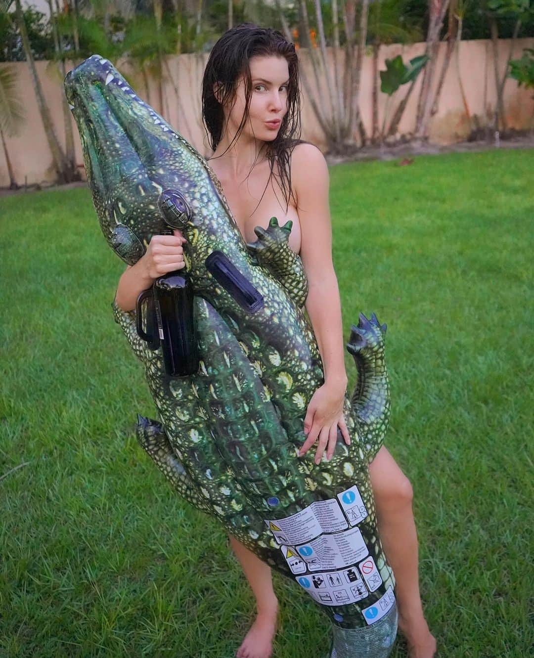 Amanda Cernyのインスタグラム：「Rate me on a scale of 1 to Florida 🌴🐊🌦️」