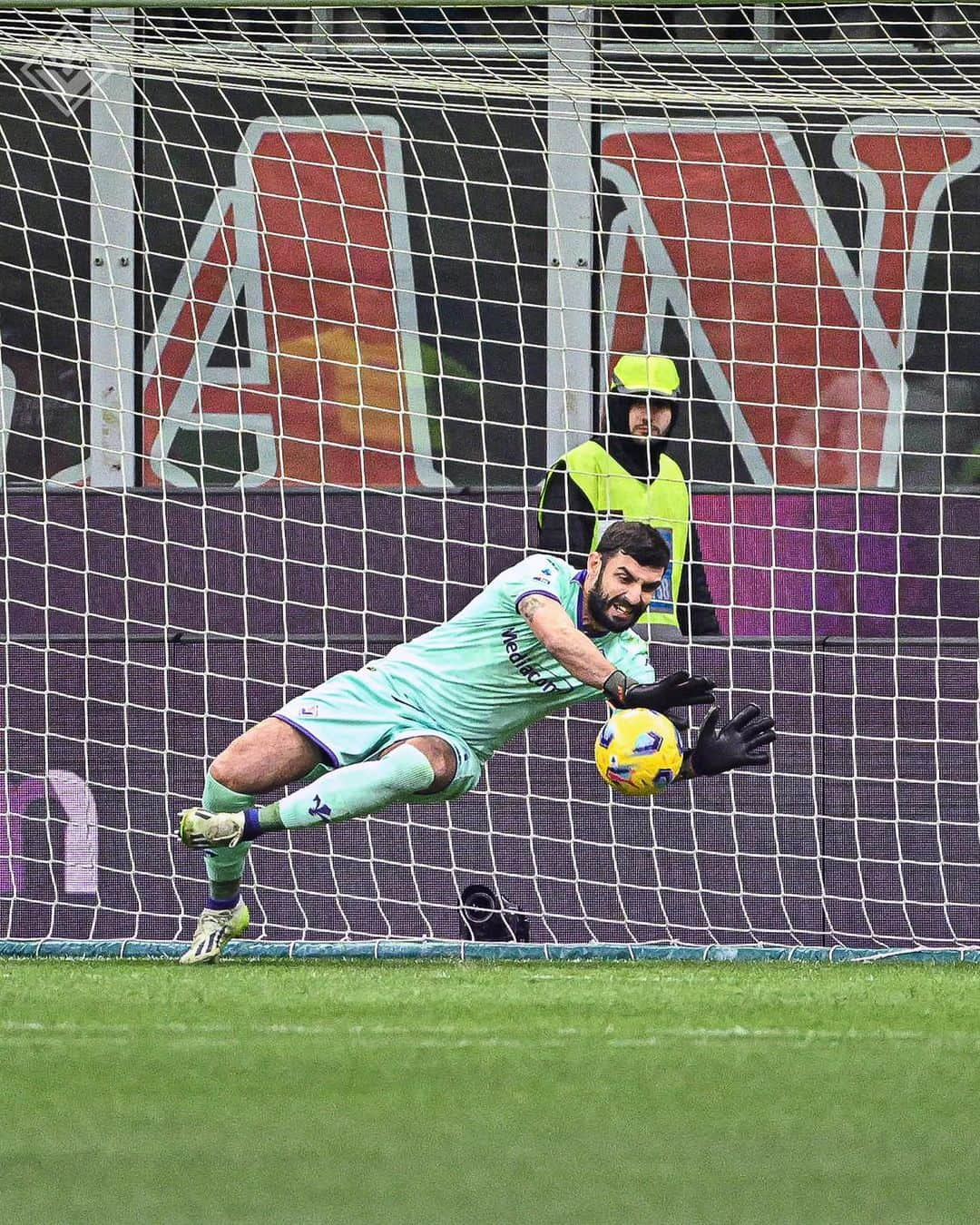 ACFフィオレンティーナさんのインスタグラム写真 - (ACFフィオレンティーナInstagram)「Film of the match 🎥   #MilanFiorentina #ACFFiorentina #ForzaViola」11月26日 7時02分 - acffiorentina