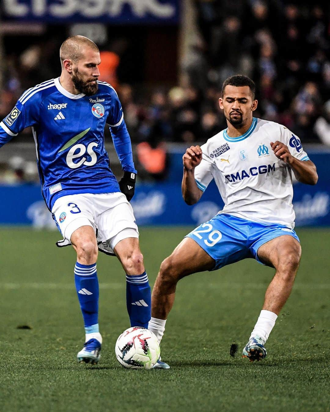 リーグ・アンさんのインスタグラム写真 - (リーグ・アンInstagram)「🤝 Strasbourg and Marseille share points tonight ⚔️ !   #Ligue1UberEats #RCSA #OM」11月26日 7時18分 - ligue1ubereats