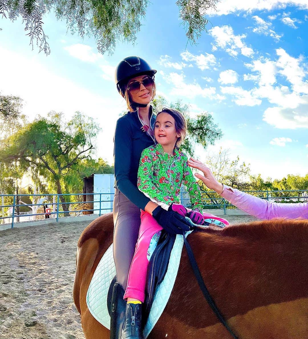 ニッキー・シックスのインスタグラム：「Soaking.It.Up-Besides one little surprise gig coming up,we’re loving being off the road for awhile.」