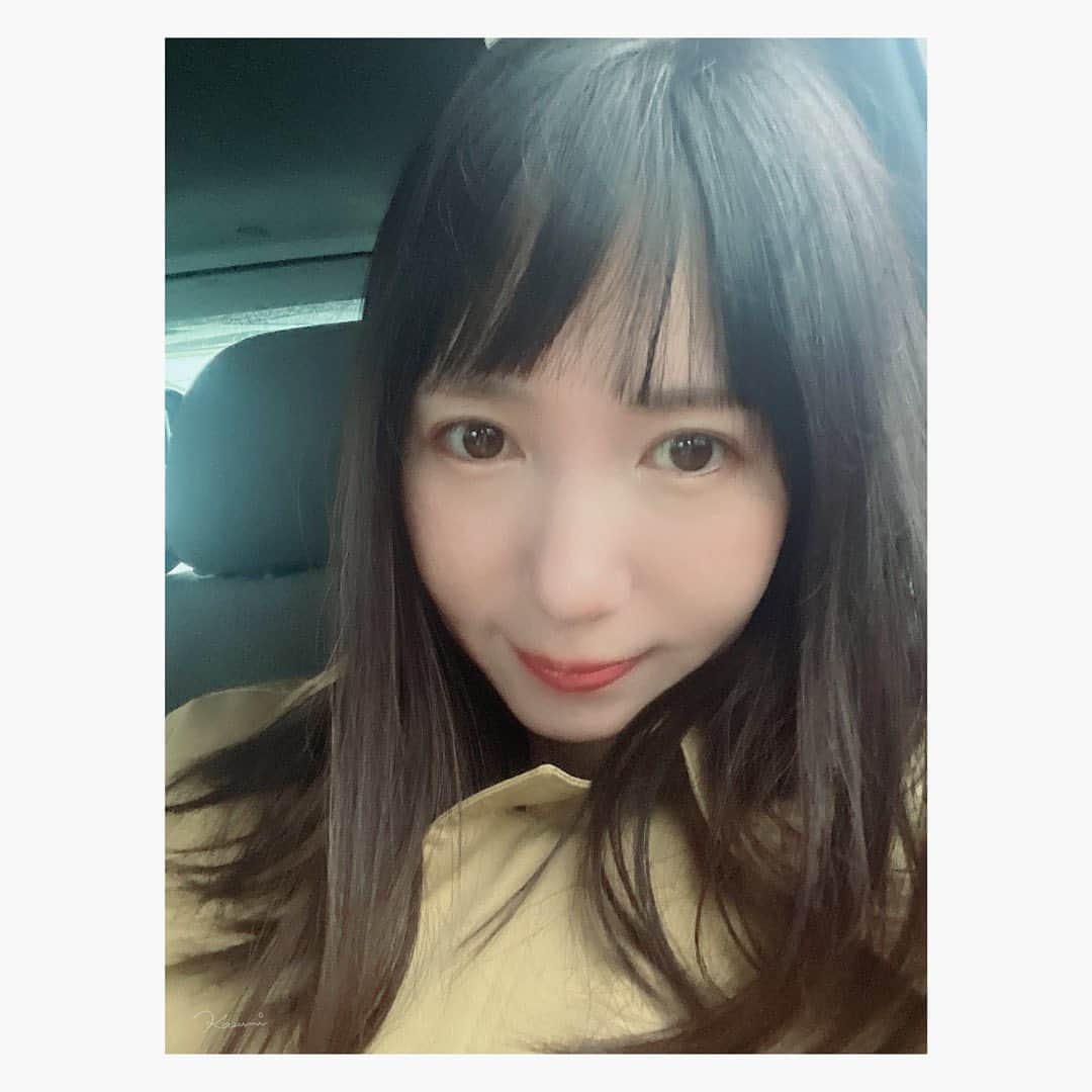 花澄のインスタグラム：「なんで雨降ってるんだっけ…？🙄 今日は横浜に向かっています。 読み合わせです。  iPhone13 pro max」