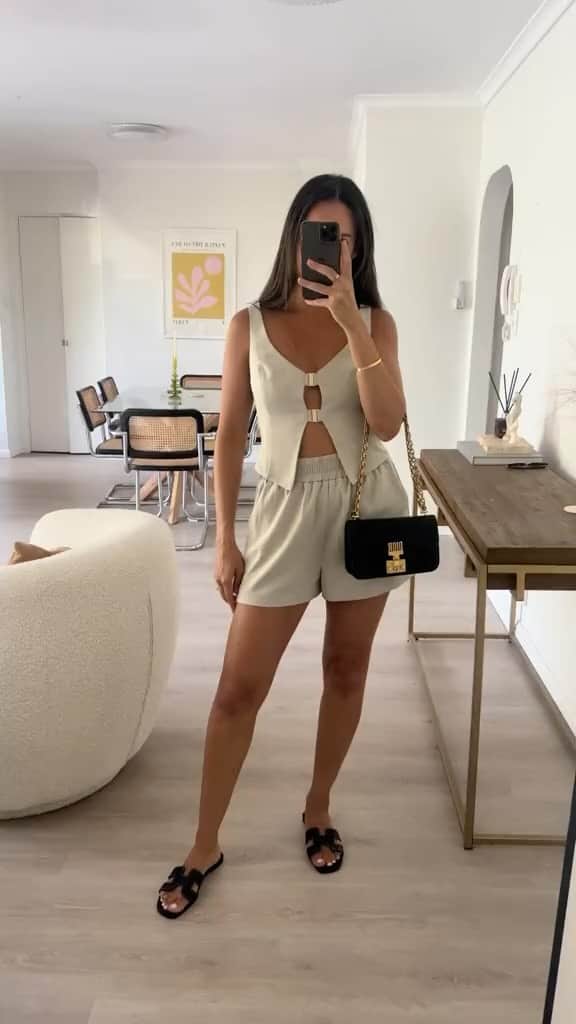 KOOKAI のインスタグラム：「Muse @sarawears seen styling the Koko Link Top & Shorts in dry sage •• Available in boutiques and online #kookai」