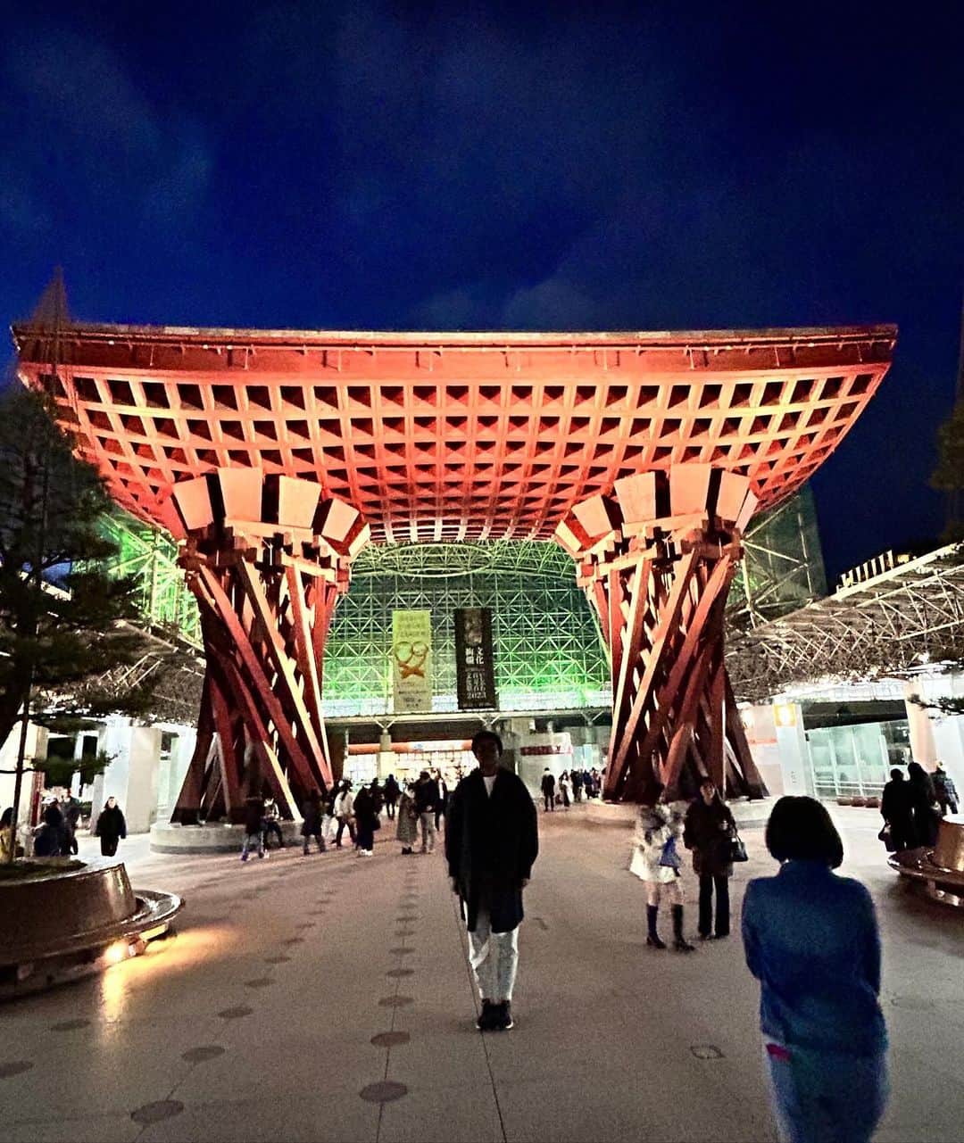 副島淳さんのインスタグラム写真 - (副島淳Instagram)「金沢駅は世界でも有数の美しい駅ということで 駅の正面にはシンボルとなった「鼓門」へ  石川県PTA大会　　創立75周年記念大会 『ウェルビーイングと自分らしい生き方』 と題しまして登壇させて頂きました。  ご来場頂きましてありがとうございました！」11月26日 8時37分 - soejimajun