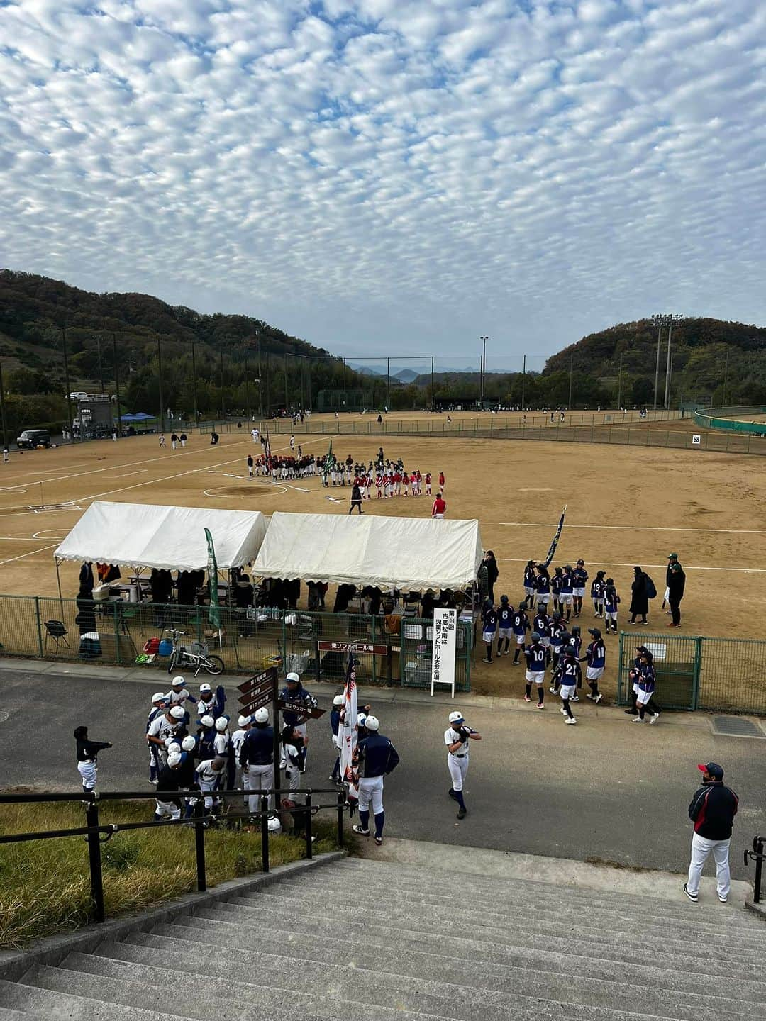 平井卓也さんのインスタグラム写真 - (平井卓也Instagram)「第34回古高松児童ソフトボール大会の開会式に参加しました。今朝は気温が下がっていましたが、子どもたちは元気いっぱい、グランドに歓声が響き渡っていました。少子化の影響でチーム数は減っていますが、大会は代々引き継がれています。￼大会関係者のご尽力に心から感謝します。皆さん頑張ってください。#平井卓也」11月26日 8時46分 - hiratakuchan0125