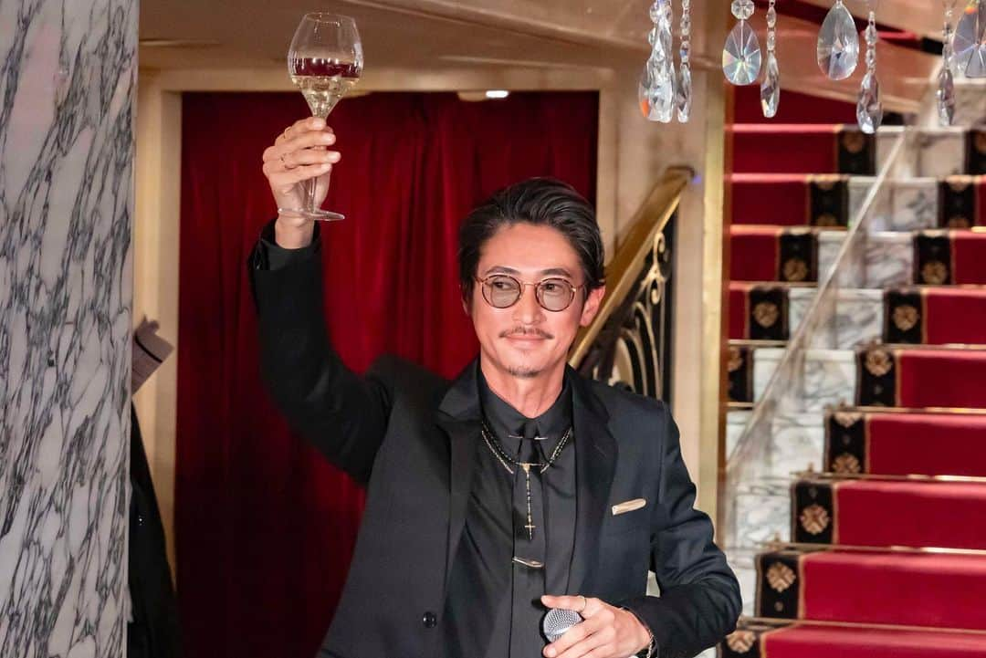 窪塚洋介のインスタグラム：「「HOXXOH Champagne Secret Party」 in Roppongi   #hoxxoh #hoxxohchampagne #champagne #シャンパーニュ #シャンパン #pr   @hoxxoh_japan @hoxxohchampagne   @hublot @nochinooptical @sympathy_of_soul @poda_lok」