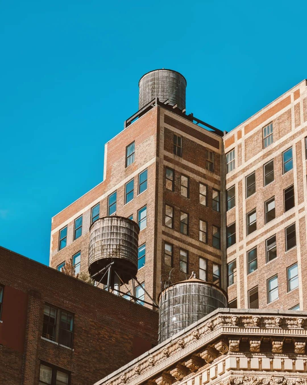 Guido Gutiérrez Ruizさんのインスタグラム写真 - (Guido Gutiérrez RuizInstagram)「Windows of New York • Ventanas de Nueva York #Guigurui」11月26日 8時54分 - guigurui