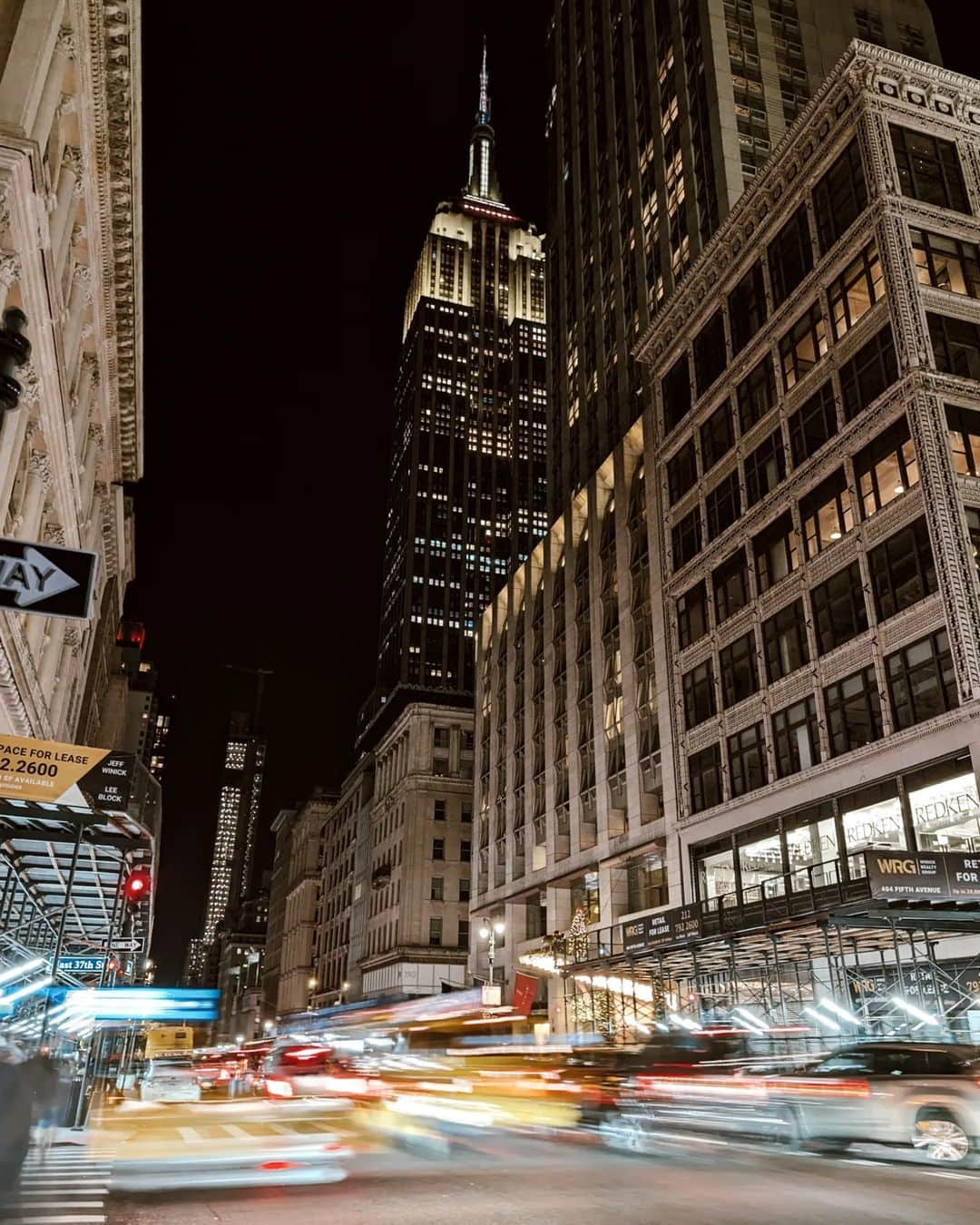 Guido Gutiérrez Ruizさんのインスタグラム写真 - (Guido Gutiérrez RuizInstagram)「Windows of New York • Ventanas de Nueva York #Guigurui」11月26日 8時54分 - guigurui