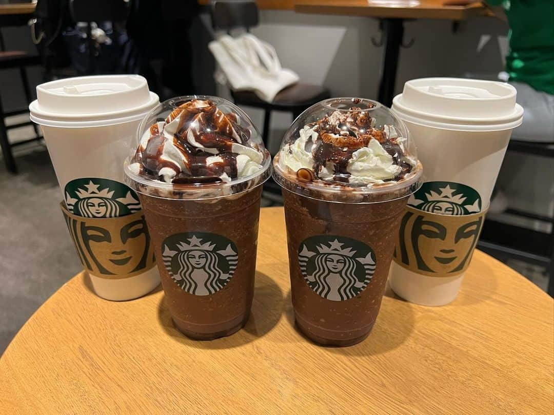 かこさんのインスタグラム写真 - (かこInstagram)「スタバ🐳 #スタバぺころぐ #スタバ #スターバックス #Starbucks #Starbuckscoffee #スターバックスコーヒー #スタバカスタム #スターバックスカスタム #スタバカスタマイズ #スタバ好き #スタバ大好き #スタバラ部 #スタバ好きな人と繋がりたい #スタバ好きと繋がりたい #スタバマニア #スタバ中毒 #スタバ愛 #すたばらぶ #おすすめカスタム #甘党 #甘党カスタマイズ #甘党カスタム #Starbucksjapan #スタバ巡り #スタバグラム #カフェ巡り #カフェ」11月26日 8時58分 - harapeko__kako