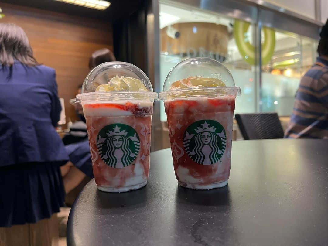 かこさんのインスタグラム写真 - (かこInstagram)「スタバ🐳 #スタバぺころぐ #スタバ #スターバックス #Starbucks #Starbuckscoffee #スターバックスコーヒー #スタバカスタム #スターバックスカスタム #スタバカスタマイズ #スタバ好き #スタバ大好き #スタバラ部 #スタバ好きな人と繋がりたい #スタバ好きと繋がりたい #スタバマニア #スタバ中毒 #スタバ愛 #すたばらぶ #おすすめカスタム #甘党 #甘党カスタマイズ #甘党カスタム #Starbucksjapan #スタバ巡り #スタバグラム #カフェ巡り #カフェ」11月26日 8時58分 - harapeko__kako