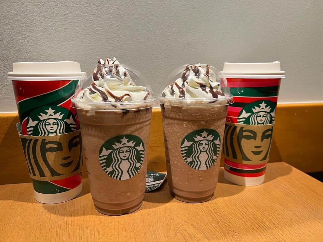 かこさんのインスタグラム写真 - (かこInstagram)「スタバ🐳 #スタバぺころぐ #スタバ #スターバックス #Starbucks #Starbuckscoffee #スターバックスコーヒー #スタバカスタム #スターバックスカスタム #スタバカスタマイズ #スタバ好き #スタバ大好き #スタバラ部 #スタバ好きな人と繋がりたい #スタバ好きと繋がりたい #スタバマニア #スタバ中毒 #スタバ愛 #すたばらぶ #おすすめカスタム #甘党 #甘党カスタマイズ #甘党カスタム #Starbucksjapan #スタバ巡り #スタバグラム #カフェ巡り #カフェ」11月26日 8時58分 - harapeko__kako