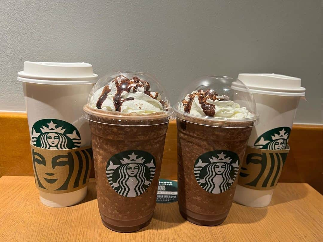 かこさんのインスタグラム写真 - (かこInstagram)「スタバ🐳 #スタバぺころぐ #スタバ #スターバックス #Starbucks #Starbuckscoffee #スターバックスコーヒー #スタバカスタム #スターバックスカスタム #スタバカスタマイズ #スタバ好き #スタバ大好き #スタバラ部 #スタバ好きな人と繋がりたい #スタバ好きと繋がりたい #スタバマニア #スタバ中毒 #スタバ愛 #すたばらぶ #おすすめカスタム #甘党 #甘党カスタマイズ #甘党カスタム #Starbucksjapan #スタバ巡り #スタバグラム #カフェ巡り #カフェ」11月26日 8時58分 - harapeko__kako