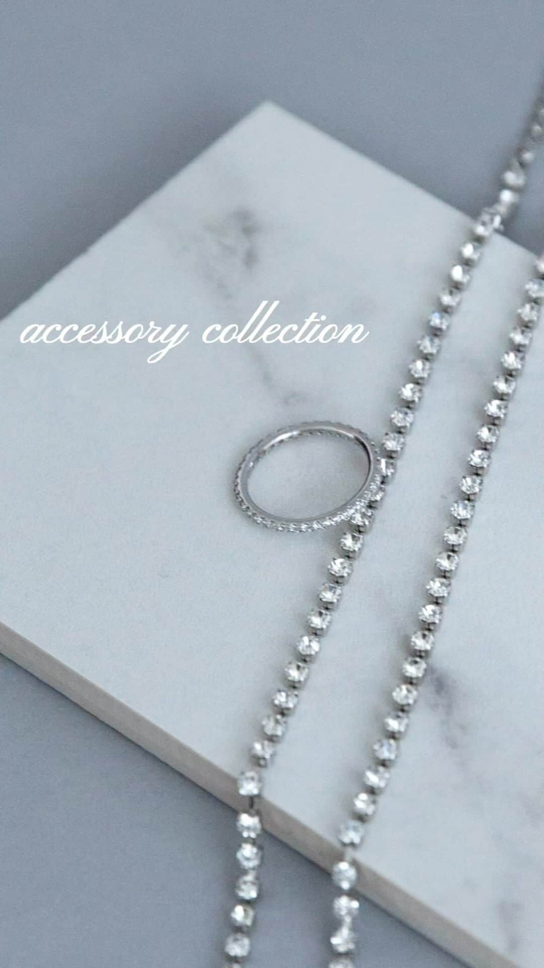 SHIPSのインスタグラム：「accessory collection  #ships #shipswomen #accessory #accessorycollection #shipshappyholidays #シップス #シップスウィメン #アクセサリー #ビジューアクセサリー #hario #ガラスアクセサリー #23fw @ships_official」