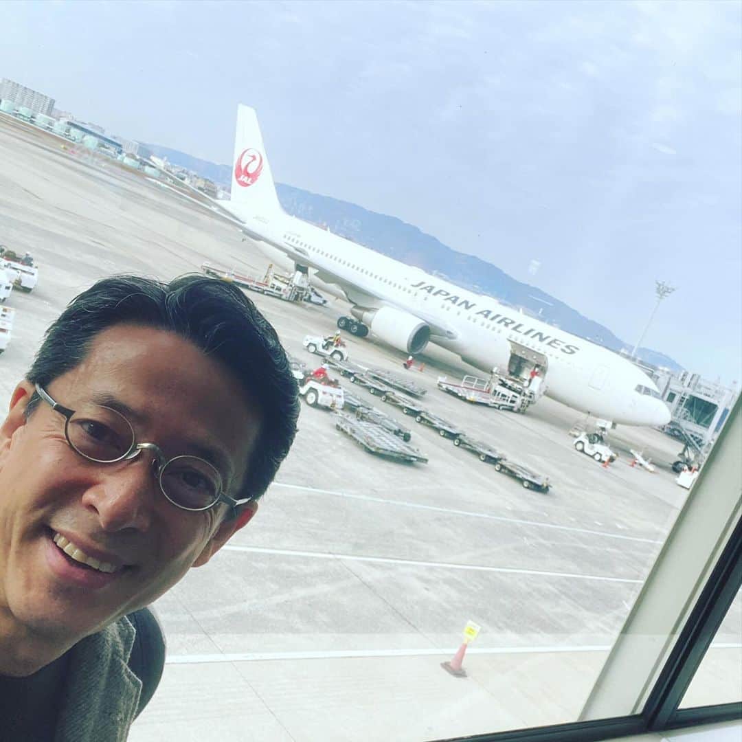 西川忠志のインスタグラム：「行ってきまーす！  最近、飛行機よく乗るな😊✈️  感謝 西川忠志」