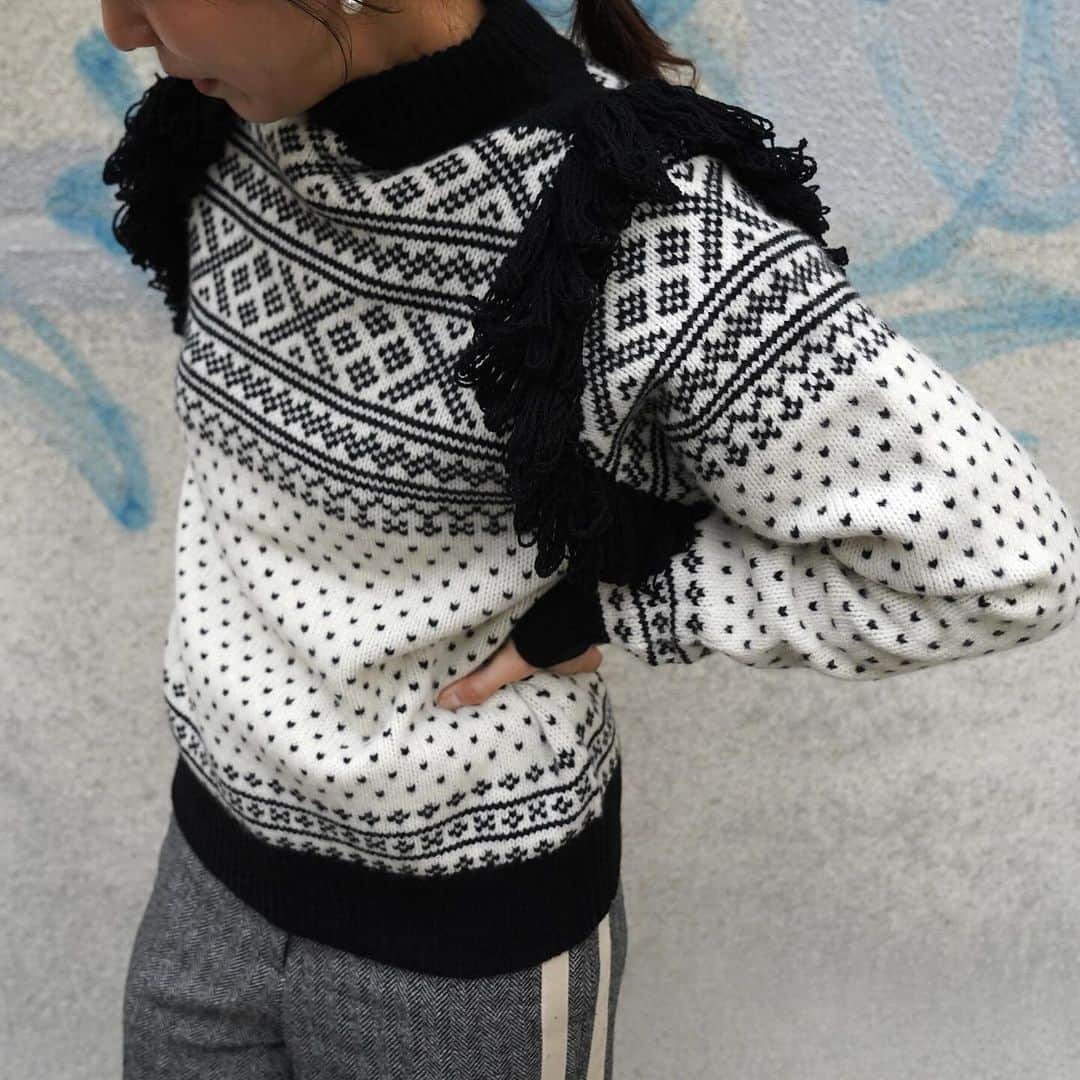 MāWさんのインスタグラム写真 - (MāWInstagram)「. [HYKE] NORDIC FRINGE SWEATER.  ３番単子の太い糸を使用。 軽く柔らかい特徴があるノルディック柄のニットです。 アームのフリンジ使いがポイントです。 同シリーズのベストと重ねてね着用もおすすめです。  ▶︎  #mawsapporo #MāW #hyke #sapporo #」11月26日 9時26分 - maw_sapporo