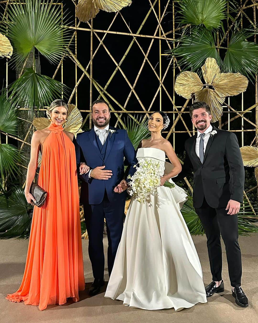 Tatiele Polyanaさんのインスタグラム写真 - (Tatiele PolyanaInstagram)「Casando os amigos 💍💗✨ #casamentomaviebim  .  Dress @atelierwagnermanhanioficial  Produção @sarahforquimhair @desireecarneloci ✨」11月26日 9時34分 - tatielepolyana