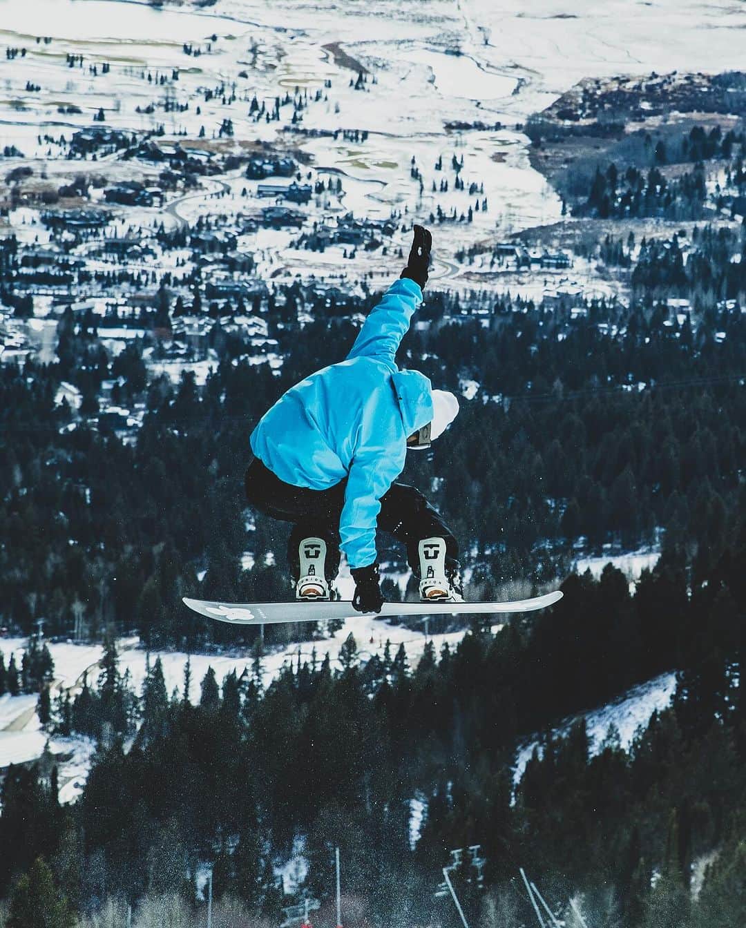 角野友基さんのインスタグラム写真 - (角野友基Instagram)「Opening Day moments from @keeganrice 📸. Double-tap if you’re stoked to be back on snow!  #jacksonhole #snowboarding」11月26日 9時41分 - yukikadono