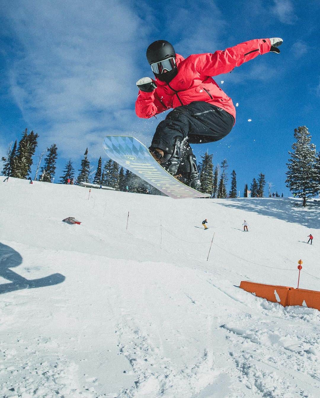角野友基のインスタグラム：「Opening Day moments from @keeganrice 📸. Double-tap if you’re stoked to be back on snow!  #jacksonhole #snowboarding」