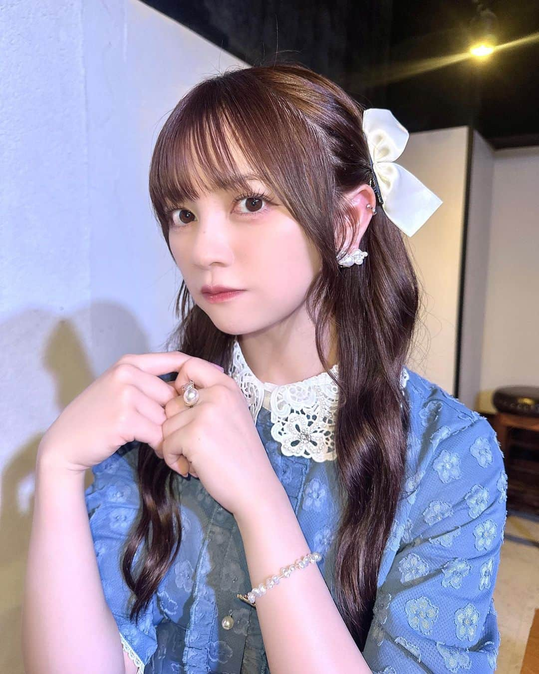 廣川奈々聖さんのインスタグラム写真 - (廣川奈々聖Instagram)「とっとこハム太郎のりぼんちゃんみたいなヘアに、お嬢様っぽいスタイリング💎🤍  可愛すぎた〜 ^>~<^！ ⁡ 衣装たち、タグ付けしてるよ〜🏷𓈒𓏸︎︎︎︎ ⁡ ⁡ ⁡ 目元は つい最近パリジェンヌしてもらって @une_fleur_seira  ⁡ 少し前にコルギも行ったのだけど 寒くなって急にでてきた肩こりもなくなって 体の不調ごと改善されたから本当にびっくりしたし、凄すぎた……；； とってもおすすめ！🌙 ⁡ @faceline_plus  ⁡ ⁡  ⁡  #pr #カレンダーイベント #ヘアアレンジ #ウェーブ巻き #sisterjane #randa」11月26日 9時45分 - nanaseven7_u_u