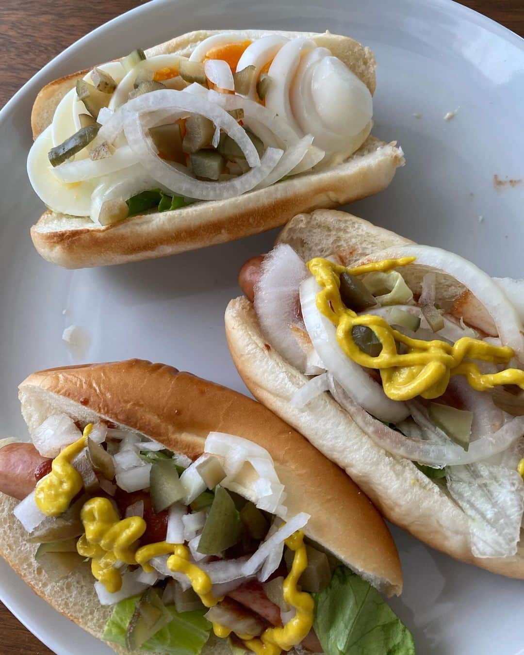 のインスタグラム：「おはようさん❗️ ホットドッグ🌭食ってたら GUILTY PARTIESから 今年秋の新作コートが届いた❗️ もうすぐ着れそうな気候になって 来たよなぁ〜」