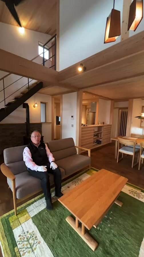 感響の家　内保製材株式会社のインスタグラム：「新築完成見学会のお住まいをご紹介〜滋賀県米原市「冬の訪れが待ち遠しいあたたかな木の家」」
