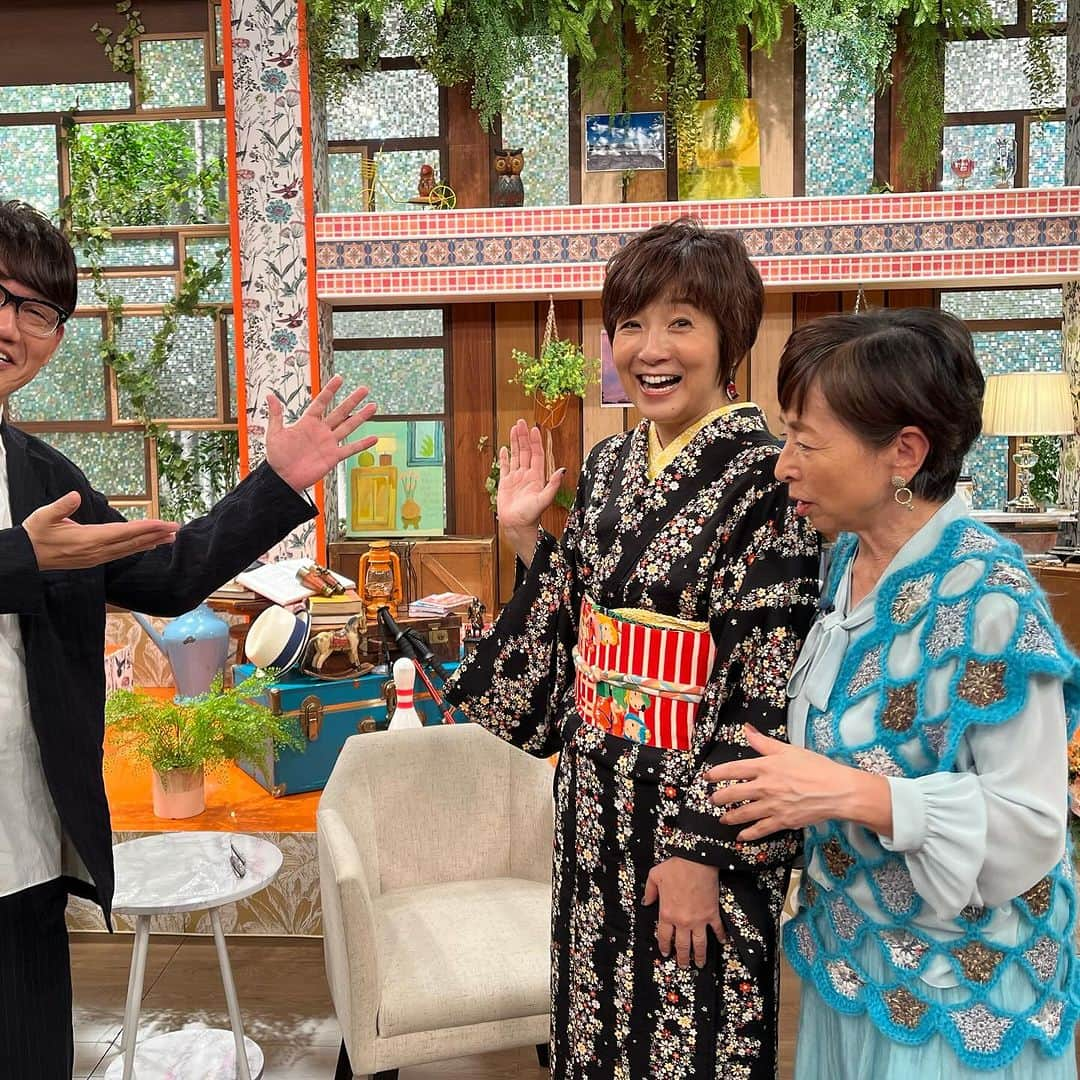 藤田朋子さんのインスタグラム写真 - (藤田朋子Instagram)「日曜マイチョイス テレビ朝日 11/26(日)10時から #飯尾さんのお茶目なアイデアでこんなポーズ #答えはブログにあります #桑山哲也 #飯尾和樹 #阿川佐和子」11月26日 9時53分 - chiendormant