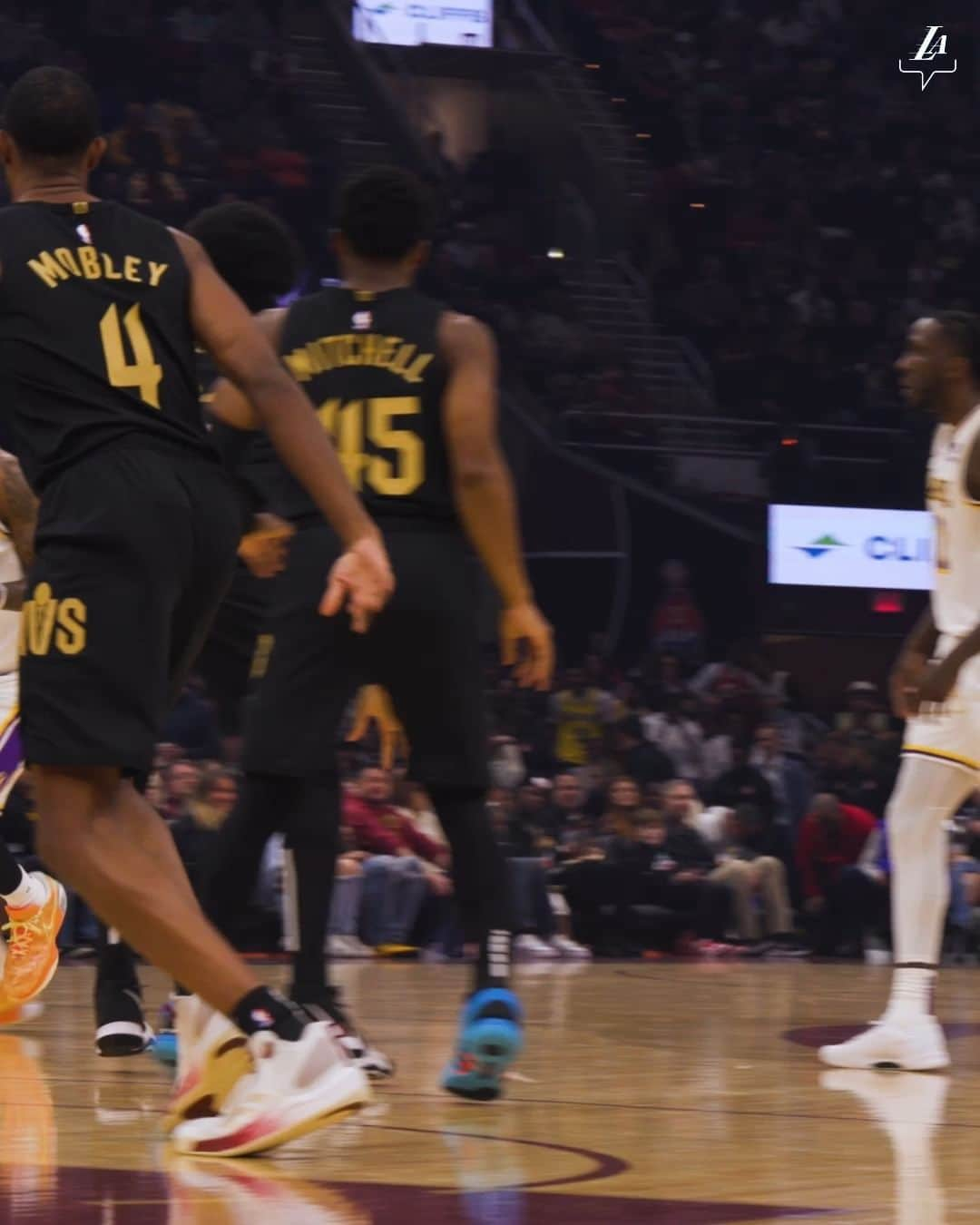 Los Angeles Lakersのインスタグラム：「THAT is how you start a basketball game 💪」