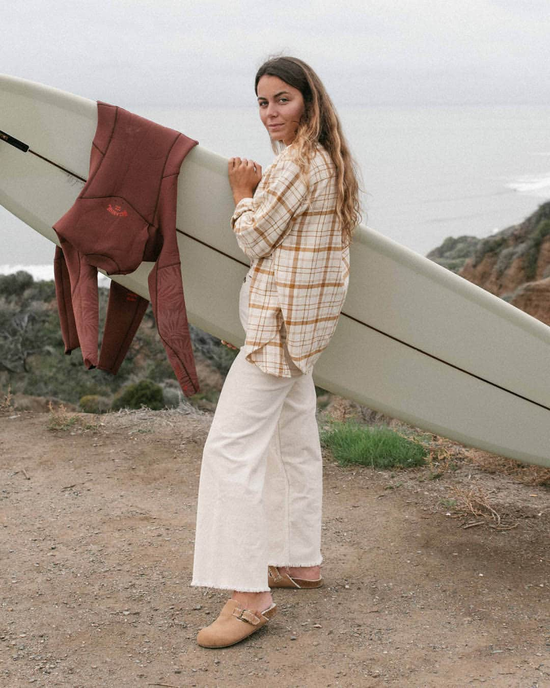 BILLABONG WOMENSのインスタグラム：「Our go-to lately: a plaid overshirt and the Free Fall pant. The perfect transitional look.」