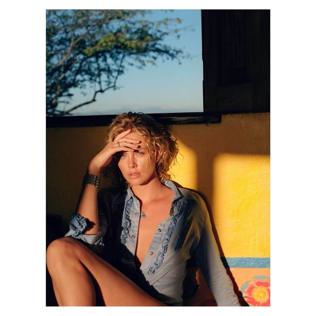 ランドール・スラヴィンさんのインスタグラム写真 - (ランドール・スラヴィンInstagram)「Charlize Theron in Mexico」11月26日 10時10分 - randallslavin