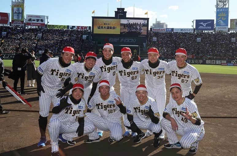 大竹耕太郎さんのインスタグラム写真 - (大竹耕太郎Instagram)「ファン感謝デー🐯 ありがとうございました。 #ファン感謝デー  #大玉ころがし  #浜風に翻弄される #1安打 #原因不明の優秀選手賞 #選出ありがとうございます #Joshin #買い物いかなきゃ」11月26日 10時04分 - ohtake_49