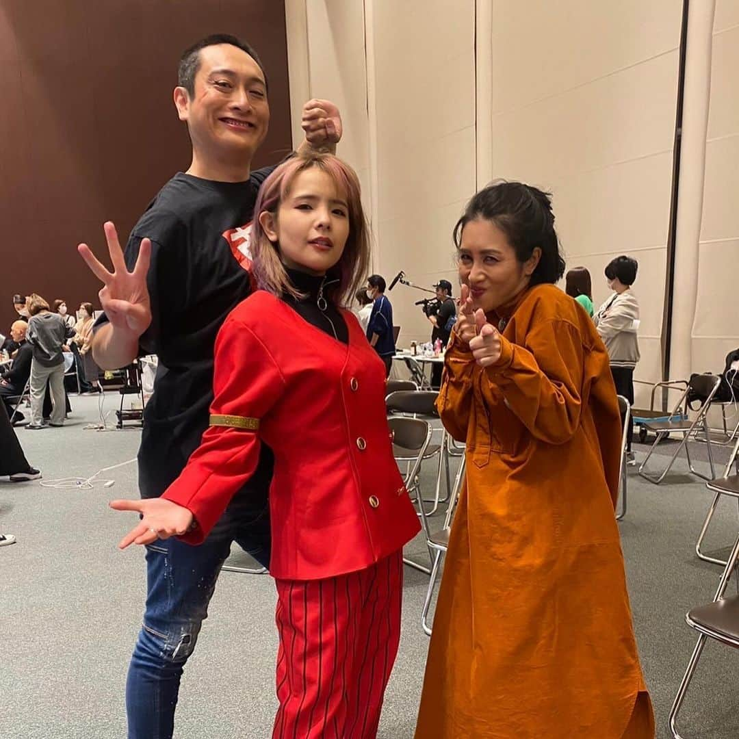 山田七海さんのインスタグラム写真 - (山田七海Instagram)「⭐️ものまね王座決定戦⭐️  番組をご覧頂き誠にありがとうございました😭  今回、歌まねさせて頂いたのは、 流行りに流行りまくっているAdoさんの『唱』🧟  今回歌える事がすごく嬉しかった分、緊張が半端なかったですが。。w  凄く楽しい時間をありがとうございました😭  ダンサーの皆様...超かっこよかったです😍ｱﾘｶﾞﾄｳ  そしてそして優勝した「ななみなな」さん 本当に本当におめでとうございます😭✨✨✨❤️ @nanami1120」11月26日 10時16分 - singer_nanami