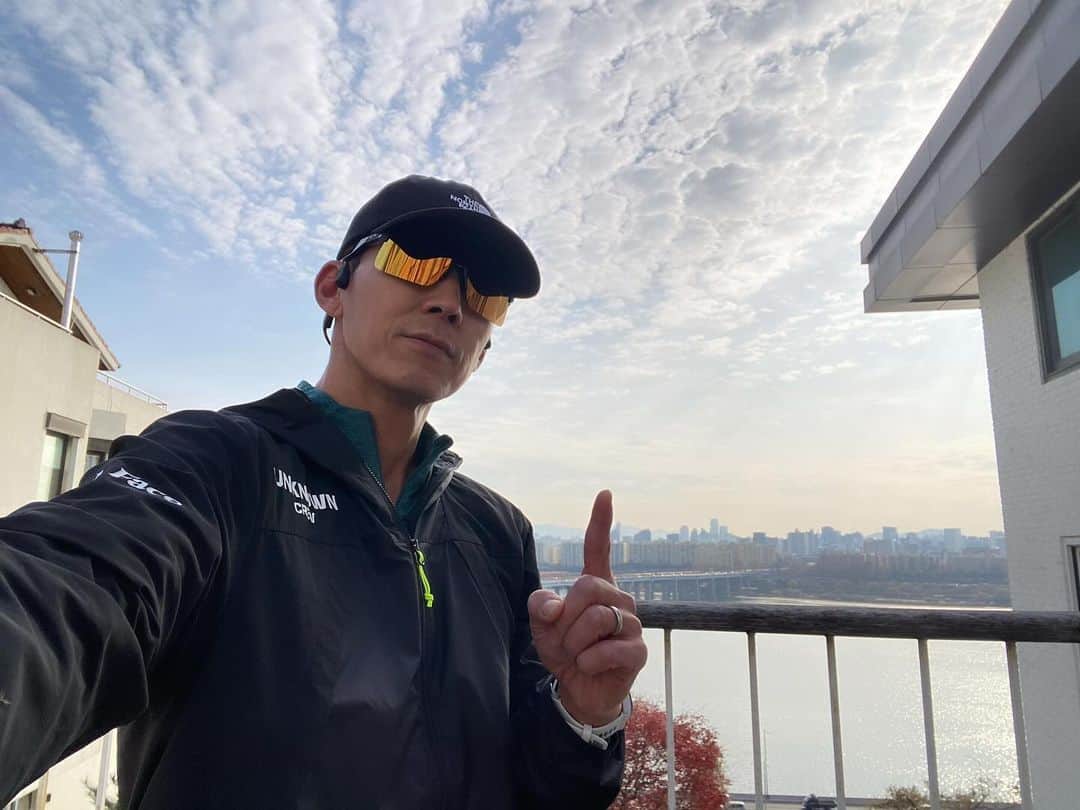 ジヌションのインスタグラム：「🏃‍♂️ 영하2도 정도야 주일 아침 러닝」