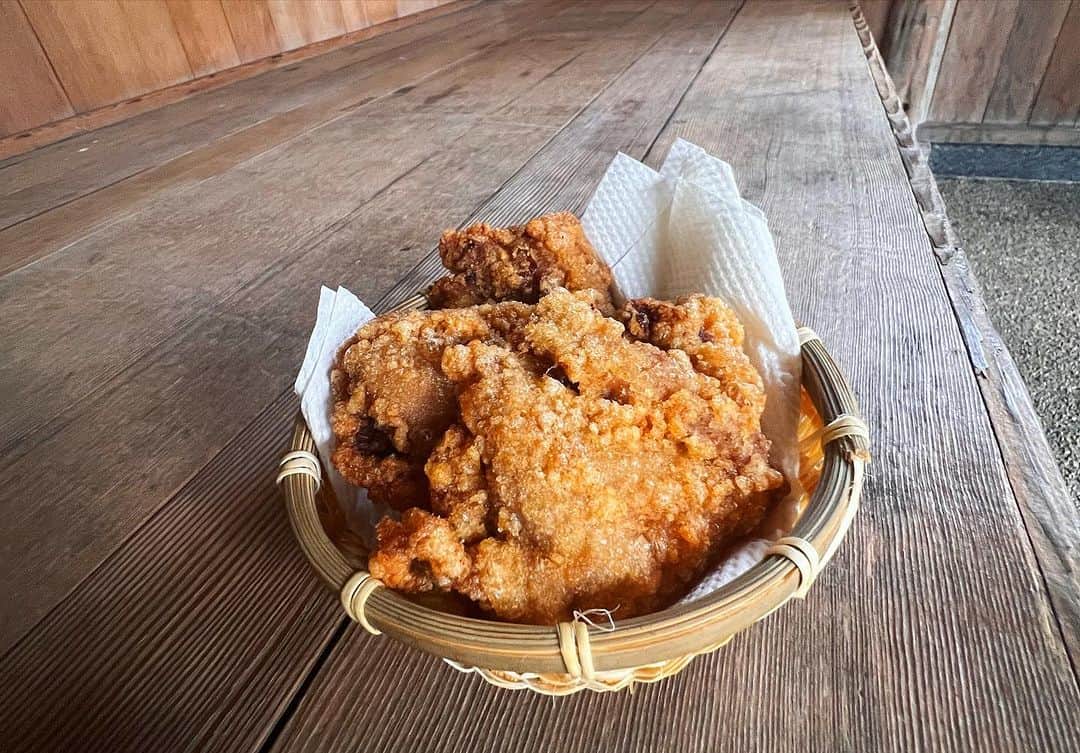 馬場園梓さんのインスタグラム写真 - (馬場園梓Instagram)「へい♪  お世話になります！  お礼が遅くなり 大変申し訳ございません🙏  東京 大阪で開催しました  第二回単独ライブ  『一人井戸端会議』  おかげさまで 楽しく終えることができました！  貴重なお時間を割いてお越しくださいました皆様 誠にありがとうございました！！  また定期的にやっていきますので 今後とも 何卒 よろしくお願いいたします🙇‍♀️✨  今回のライブで言いたかったことは  唐揚げは 美味しいを通り越して 美しい✨　  ルン♪  #yeah #happy #exciting #単独ライブ #一人井戸端会議 #東京 #大阪 #唐揚げ #イヤリング #美味しい #美しい #しあわせ #ルン♪」11月26日 21時19分 - babazonoazusa