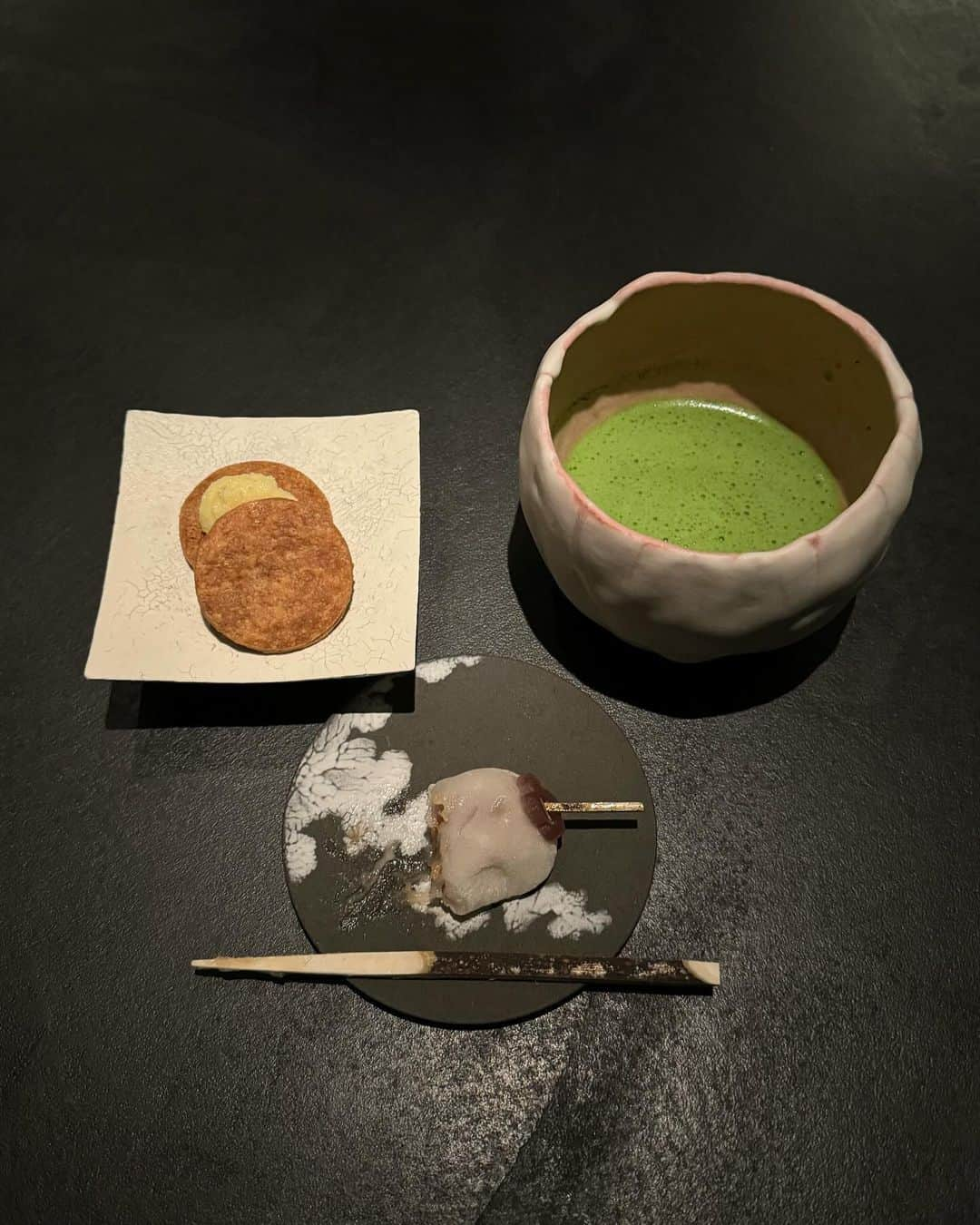 MIRAI TAKASHIMAさんのインスタグラム写真 - (MIRAI TAKASHIMAInstagram)「@matsubayasaryo  お抹茶と和菓子のペアリングでした🍡🍵 盆栽ははじめてちゃんと見れたのだけど 奥深〜くて、素敵な空間だった♡ #松葉屋茶寮」11月26日 19時52分 - miiiiiraixx