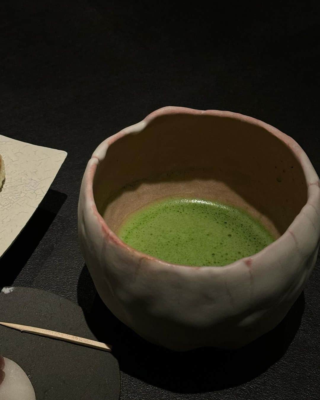 MIRAI TAKASHIMAさんのインスタグラム写真 - (MIRAI TAKASHIMAInstagram)「@matsubayasaryo  お抹茶と和菓子のペアリングでした🍡🍵 盆栽ははじめてちゃんと見れたのだけど 奥深〜くて、素敵な空間だった♡ #松葉屋茶寮」11月26日 19時52分 - miiiiiraixx