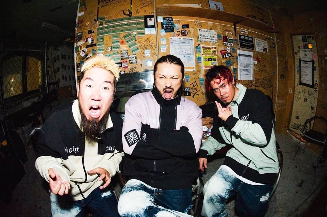 WANIMAのインスタグラム：「Catch Up TOUR -1Time 1Chance-   徳島編   Photo by Jon…   #WANIMA #キャッチアップツアー」